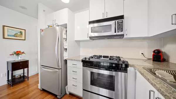 175 W 1st ST #810 North Vancouver, BC V7M 3N9