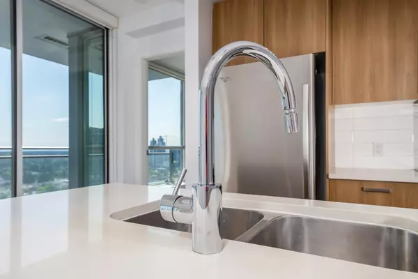 13325 102a AVE #3305 Surrey, BC V3T 0J5