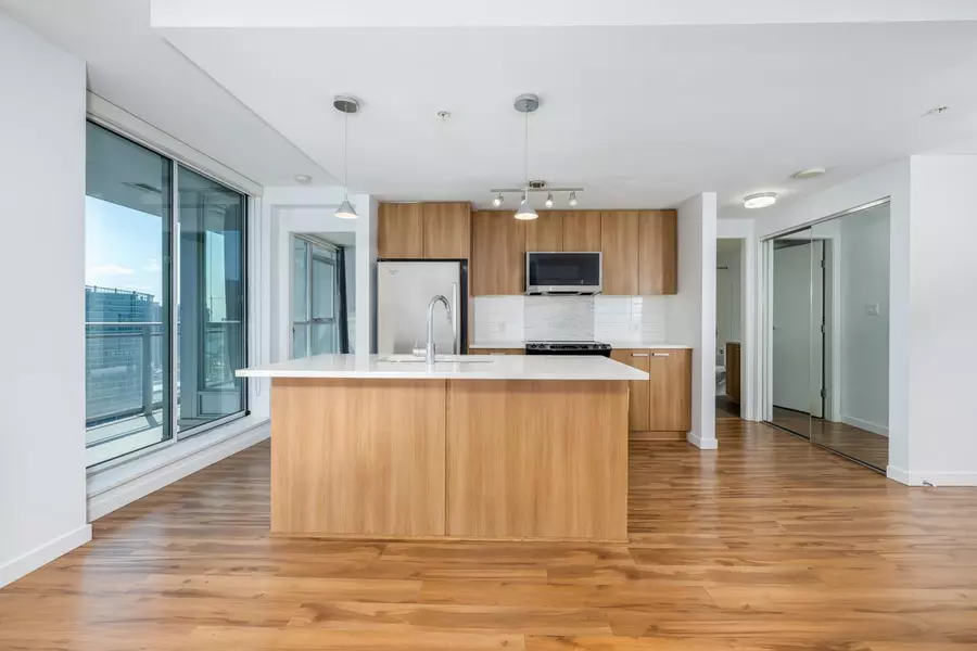 13325 102a AVE #3305, Surrey, BC V3T 0J5