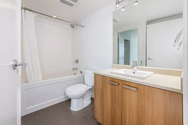 13325 102a AVE #3305 Surrey, BC V3T 0J5