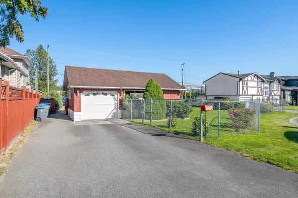 Surrey, BC V3S 5Z4,6282 175b ST