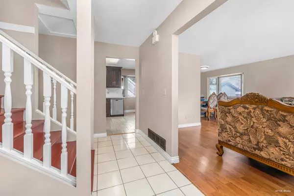 Surrey, BC V3V 5Z8,9087 144 ST