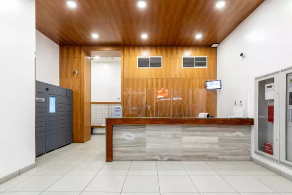 Vancouver, BC V6B 0E8,233 Robson ST #1606