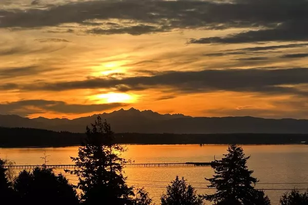 White Rock, BC V4B 1A9,14213 Marine DR