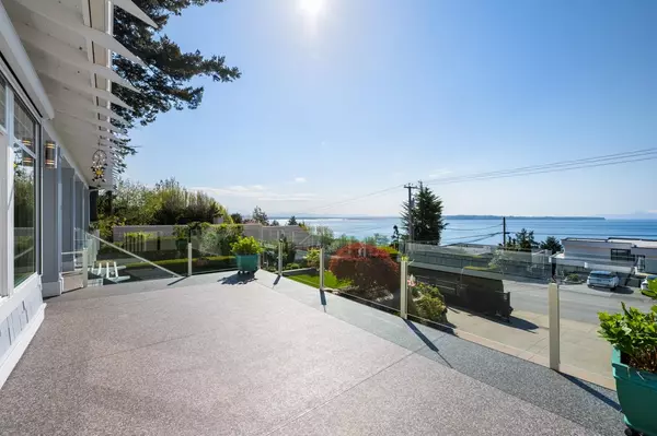 White Rock, BC V4B 1A9,14213 Marine DR