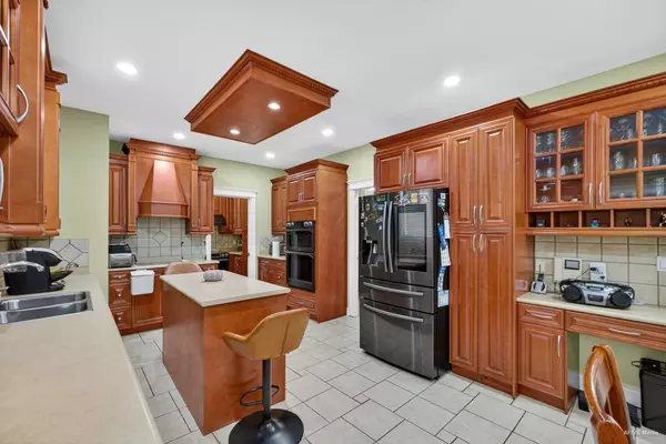 14511 83 AVE Surrey, BC V3S 0N6