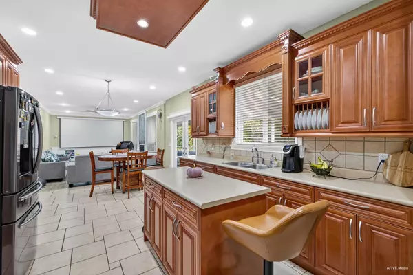 14511 83 AVE Surrey, BC V3S 0N6