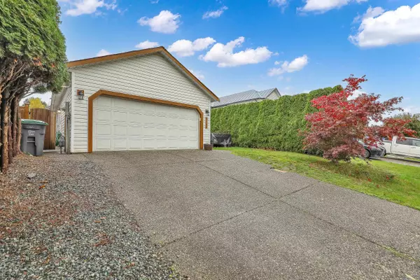 Surrey, BC V3R 9W7,9667 151b ST