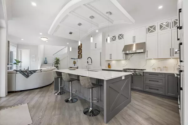 918 163 ST, Surrey, BC V4A 4Y4