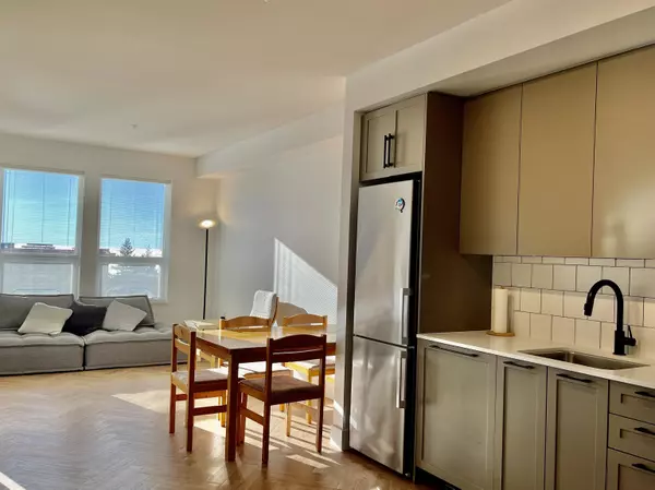 Burnaby, BC V5A 0E9,9228 Slopes Mews #309