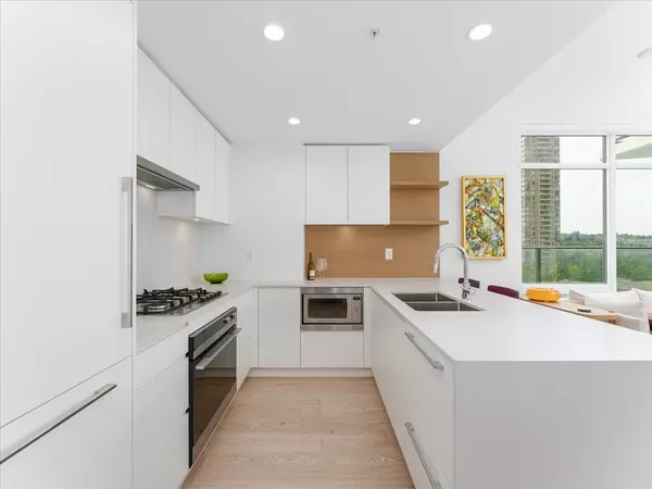 Burnaby, BC V5C 0N4,2181 Madison AVE #502