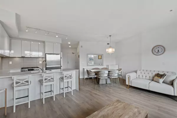 725 Marine DR #505, North Vancouver, BC V7M 0G2