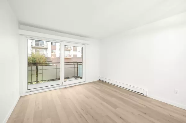 North Vancouver, BC V7L 4N6,360 E 2nd ST #207