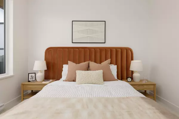 Surrey, BC V3T 0W3,10466 138a ST #511