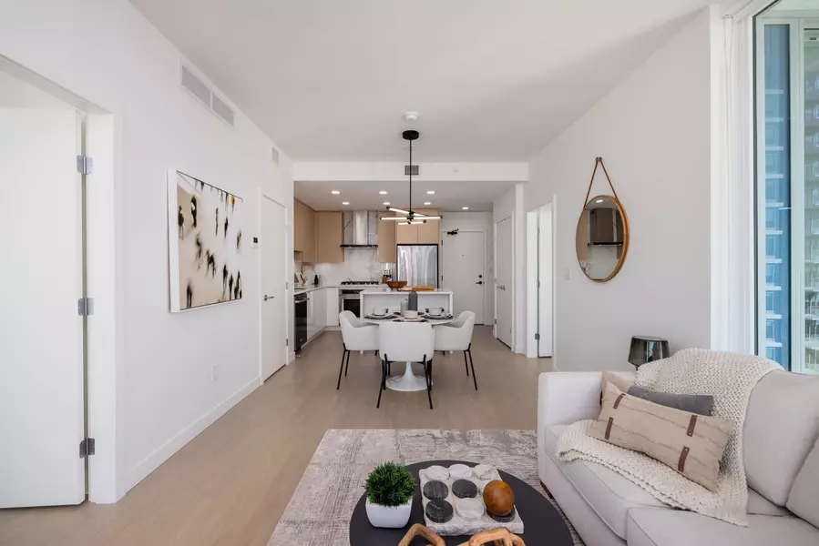 699 Whiting WAY #1702, Coquitlam, BC V3J 0N7