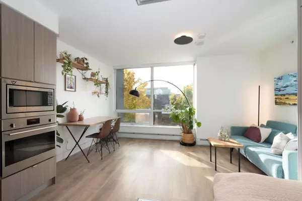 1788 Columbia ST #208, Vancouver, BC V5Y 0L7