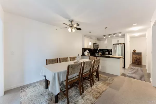 Burnaby, BC V5C 0E9,2133 Douglas RD #209