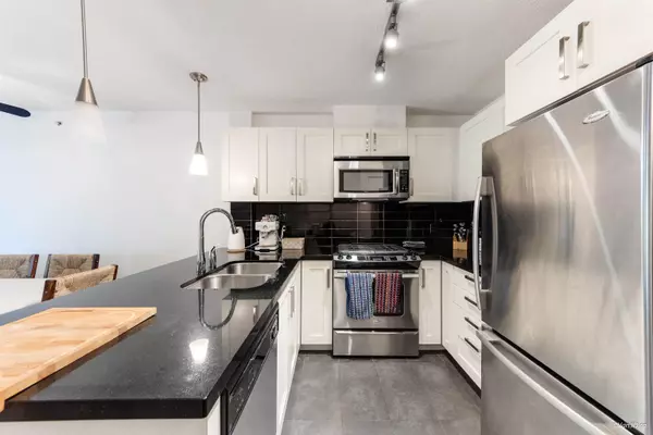 Burnaby, BC V5C 0E9,2133 Douglas RD #209