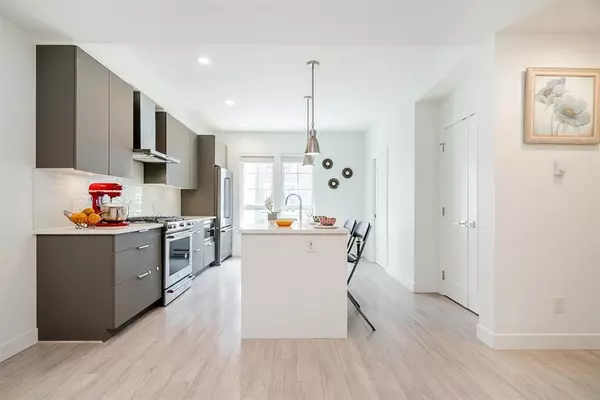 2129 Clarke ST, Port Moody, BC V3H 0J5