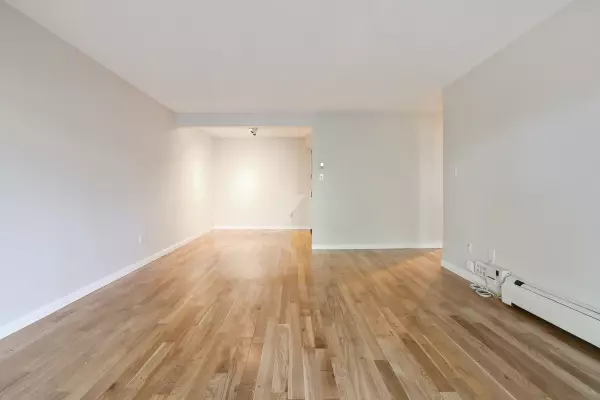 Vancouver, BC V6G 2Z3,1435 Nelson ST #410