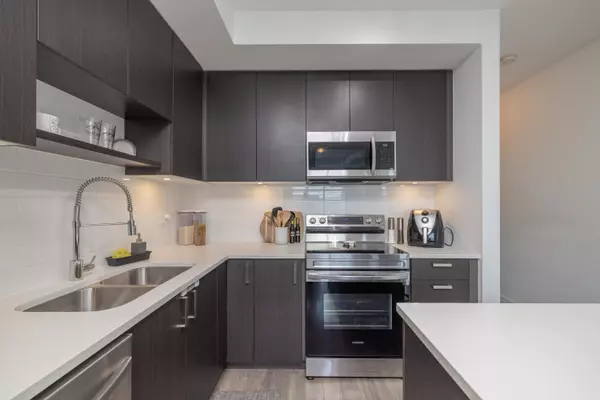 Surrey, BC V3W 3N7,13623 81a AVE #212