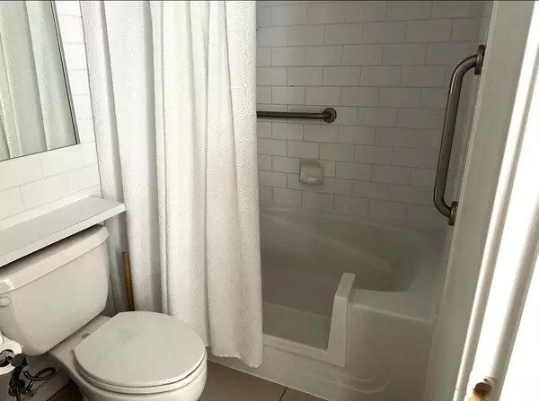 Vancouver, BC V6B 1E6,1225 Richards ST #2102