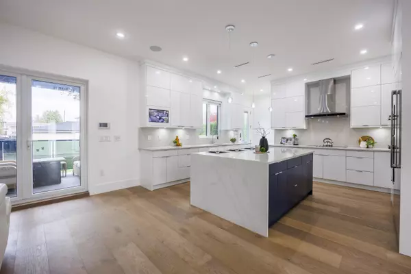 8475 12th AVE Burnaby, BC V3N 2L8