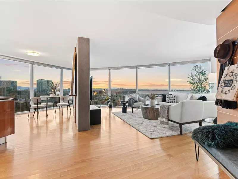 938 Nelson ST #3204, Vancouver, BC V6Z 3A7