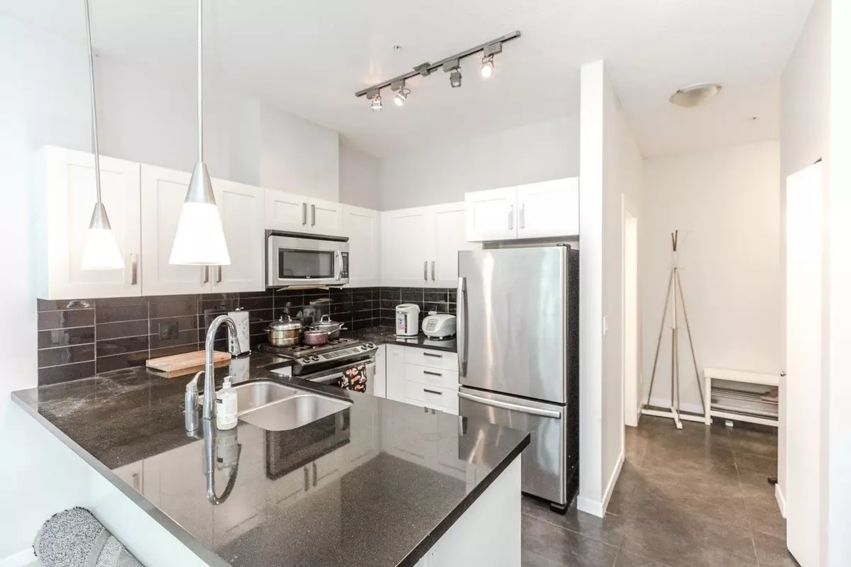 Burnaby, BC V5C 0E9,2133 Douglas RD #109