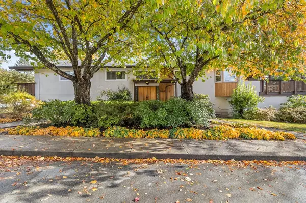 North Vancouver, BC V7L 3M5,2142 St. Andrews AVE