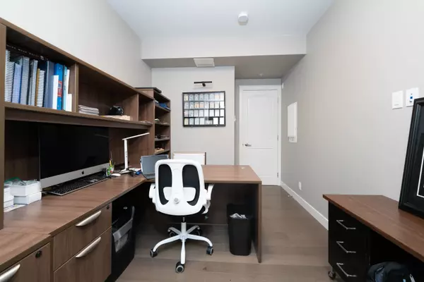 20290 86 AVE #405 Langley, BC V2Y 3L6