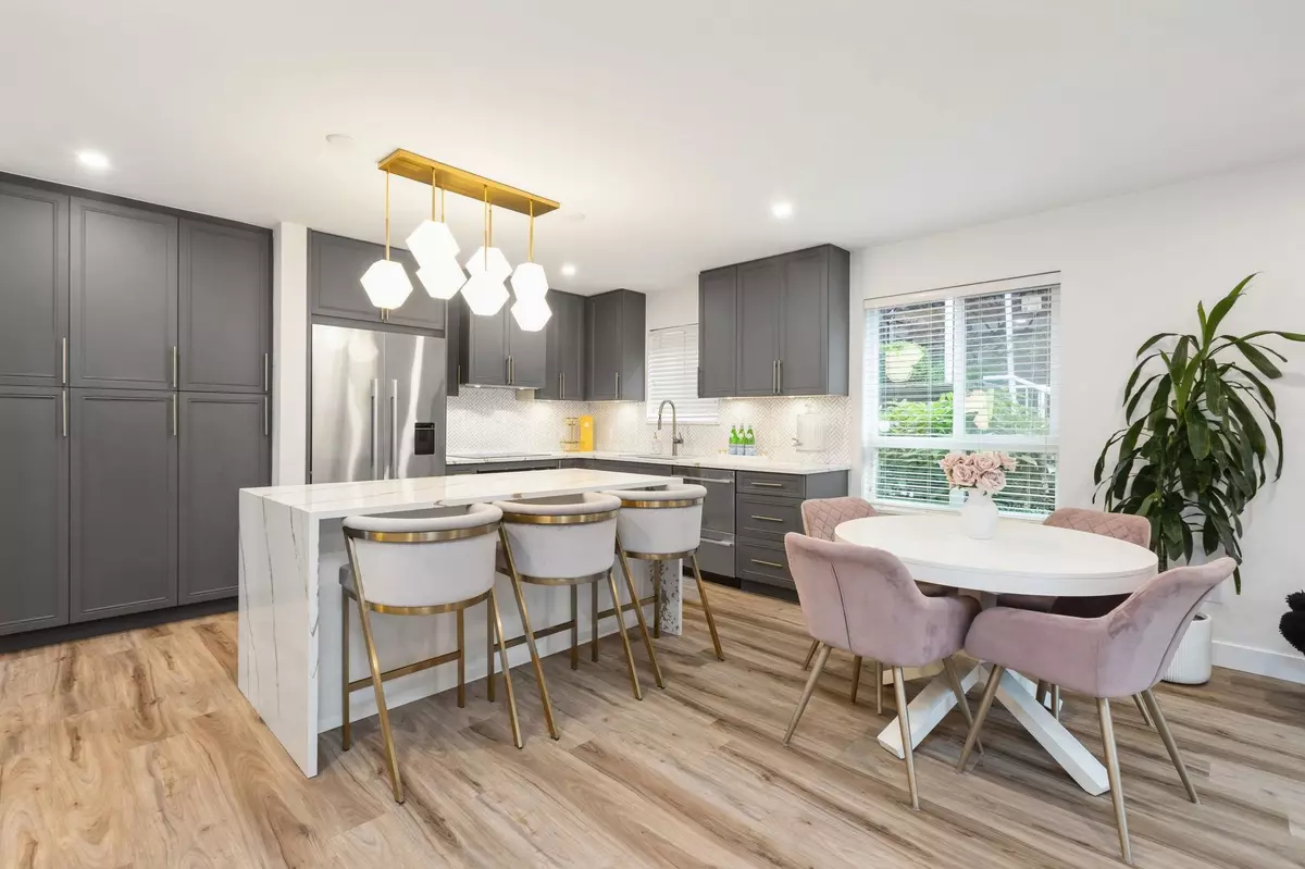 North Vancouver, BC V7P 1R3,848 W 16th ST #6