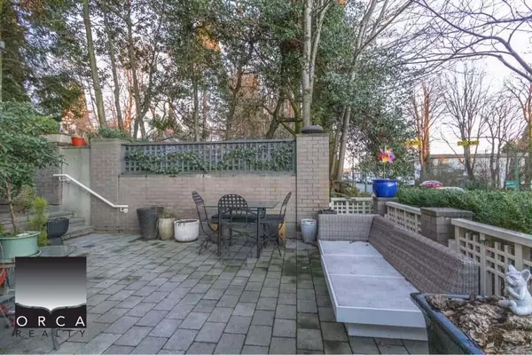 North Vancouver, BC V7L 1C7,328 E 2nd ST #2