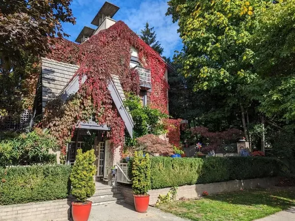 North Vancouver, BC V7L 1C7,328 E 2nd ST #2