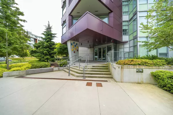 Vancouver, BC V5Z 2Z6,4963 Cambie ST #209