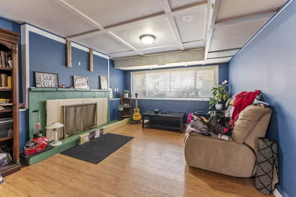 Surrey, BC V3V 4W2,9761 124a ST