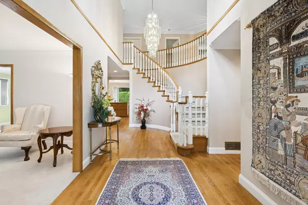 North Vancouver, BC V7R 4W2,5685 Nancy Greene WAY