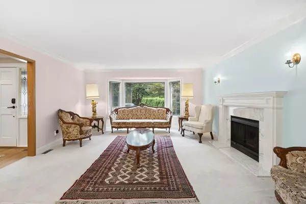 North Vancouver, BC V7R 4W2,5685 Nancy Greene WAY