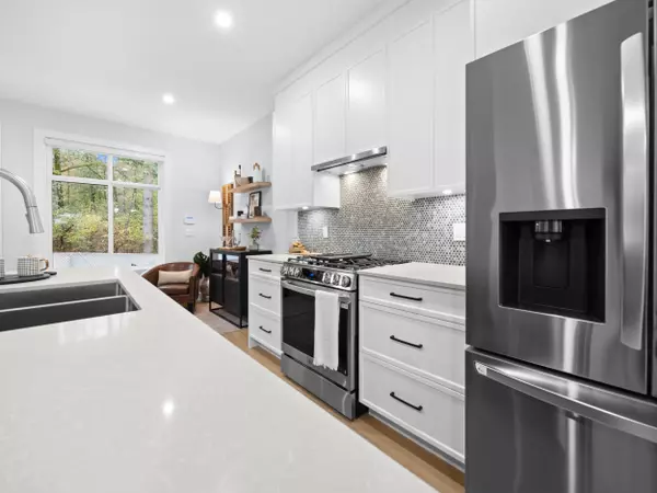 Surrey, BC V4N 4J8,9688 182a ST #8