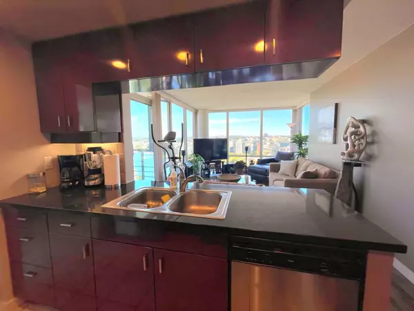 1033 Marinaside CRES #2803 Vancouver, BC V6Z 3A3