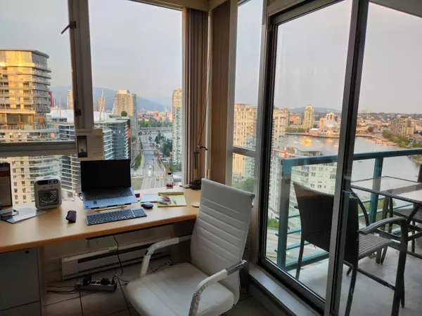 1033 Marinaside CRES #2803 Vancouver, BC V6Z 3A3