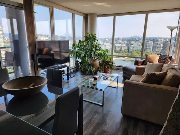 1033 Marinaside CRES #2803 Vancouver, BC V6Z 3A3