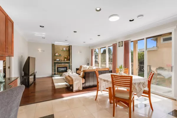 1088 W 42nd AVE Vancouver, BC V6M 2A8