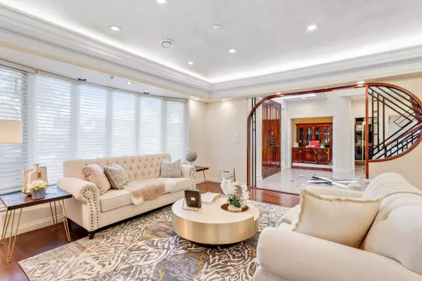 1088 W 42nd AVE Vancouver, BC V6M 2A8