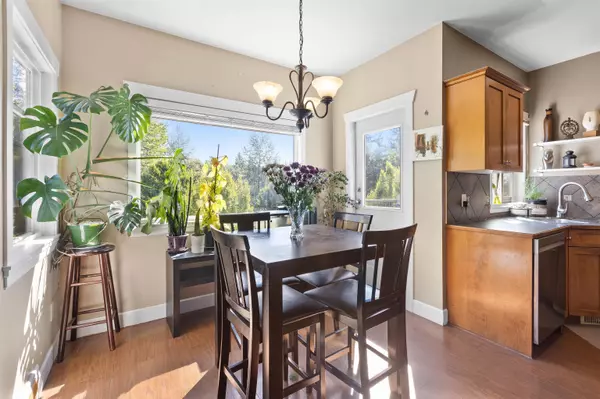 Maple Ridge, BC V2W 1W7,11279 Creekside ST