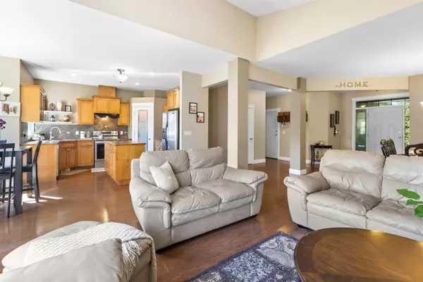 Maple Ridge, BC V2W 1W7,11279 Creekside ST