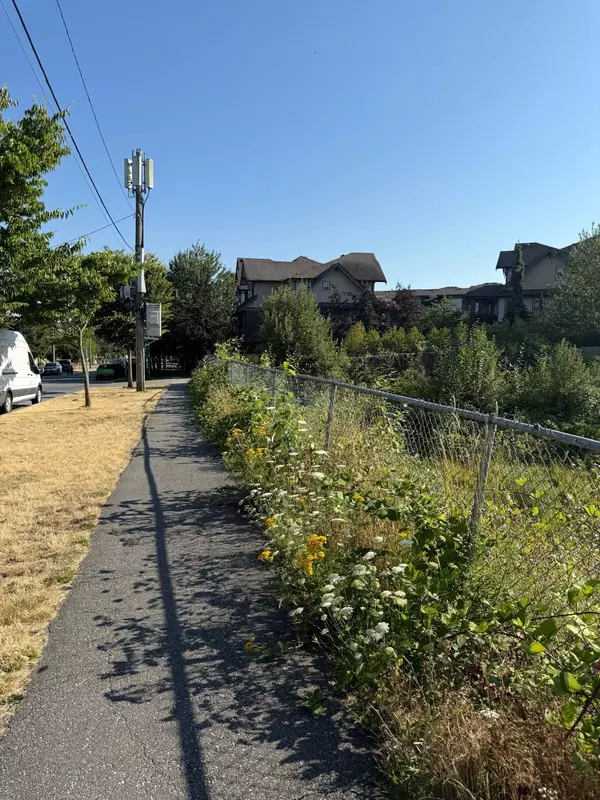 6725 192 Diversion Surrey, BC V4N 6A3