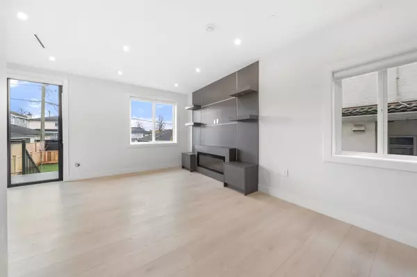 Vancouver, BC V5R 3B1,3274 E 44th AVE #2