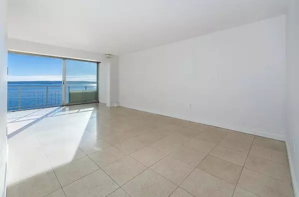 West Vancouver, BC V7V 4G8,150 24th ST #407