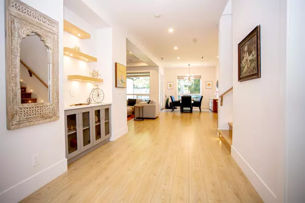 Maple Ridge, BC V2X 3Z6,21661 Ridgeway CRES